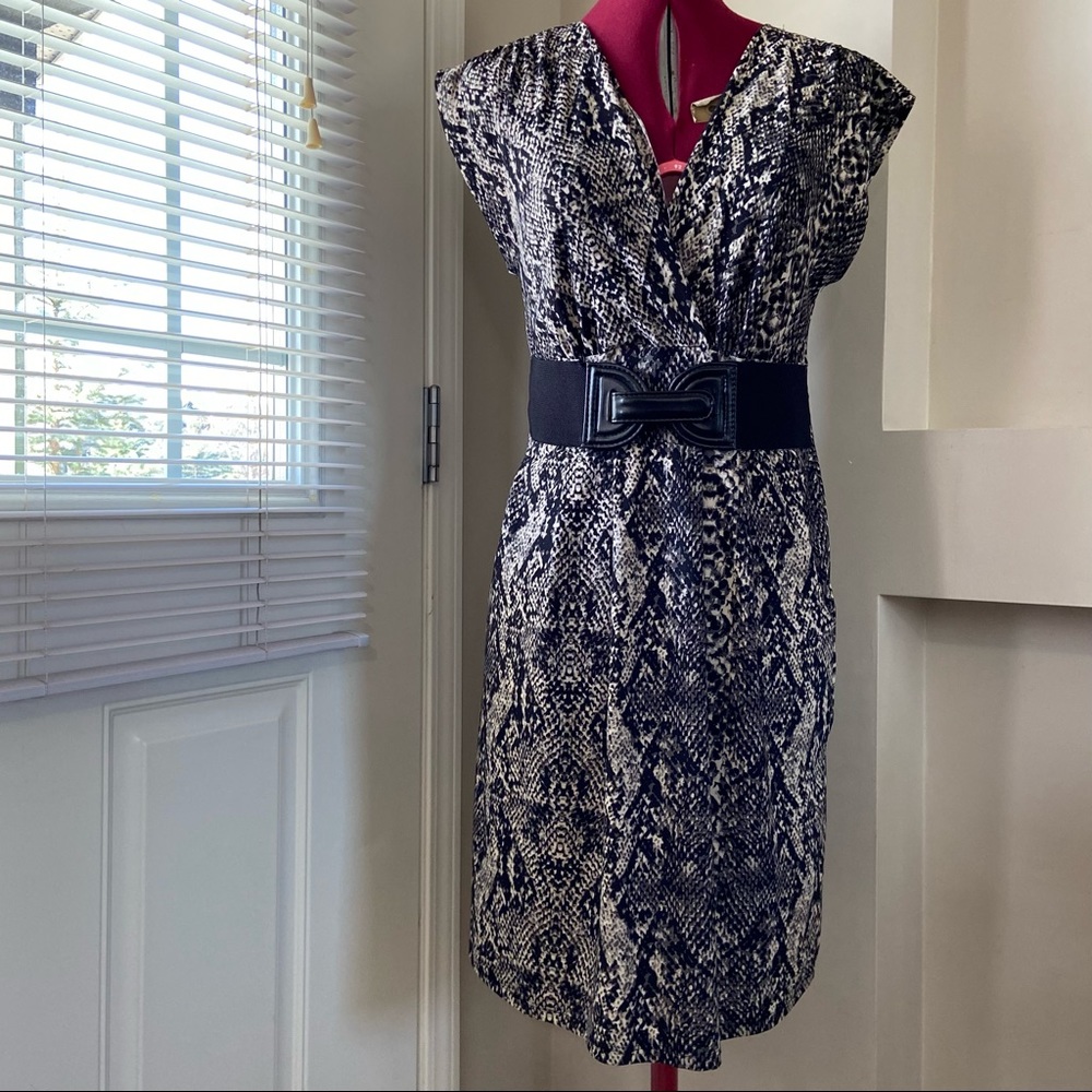 MAJORA women black and cream snakeskin pattern v neck midi dress. Size M. Used.